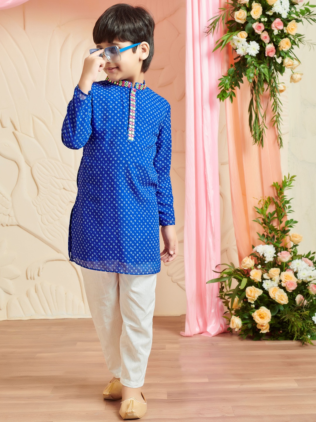 

MASTARANG Boys Bandhani Printed Mirror Embroidery Detail Straight Kurta, Blue