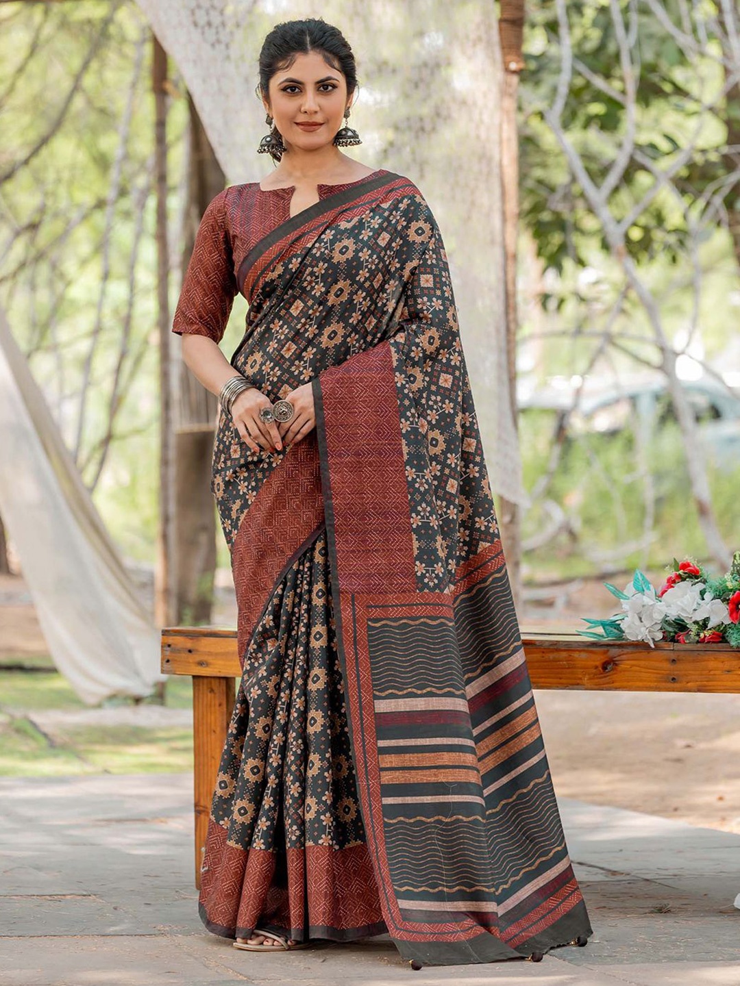 

KALINI Ethnic Motifs Silk Blend Block Print Saree, Black