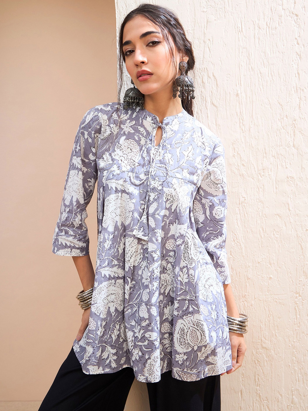 

Shae by SASSAFRAS Floral Printed Pure Cotton Kurti, Grey