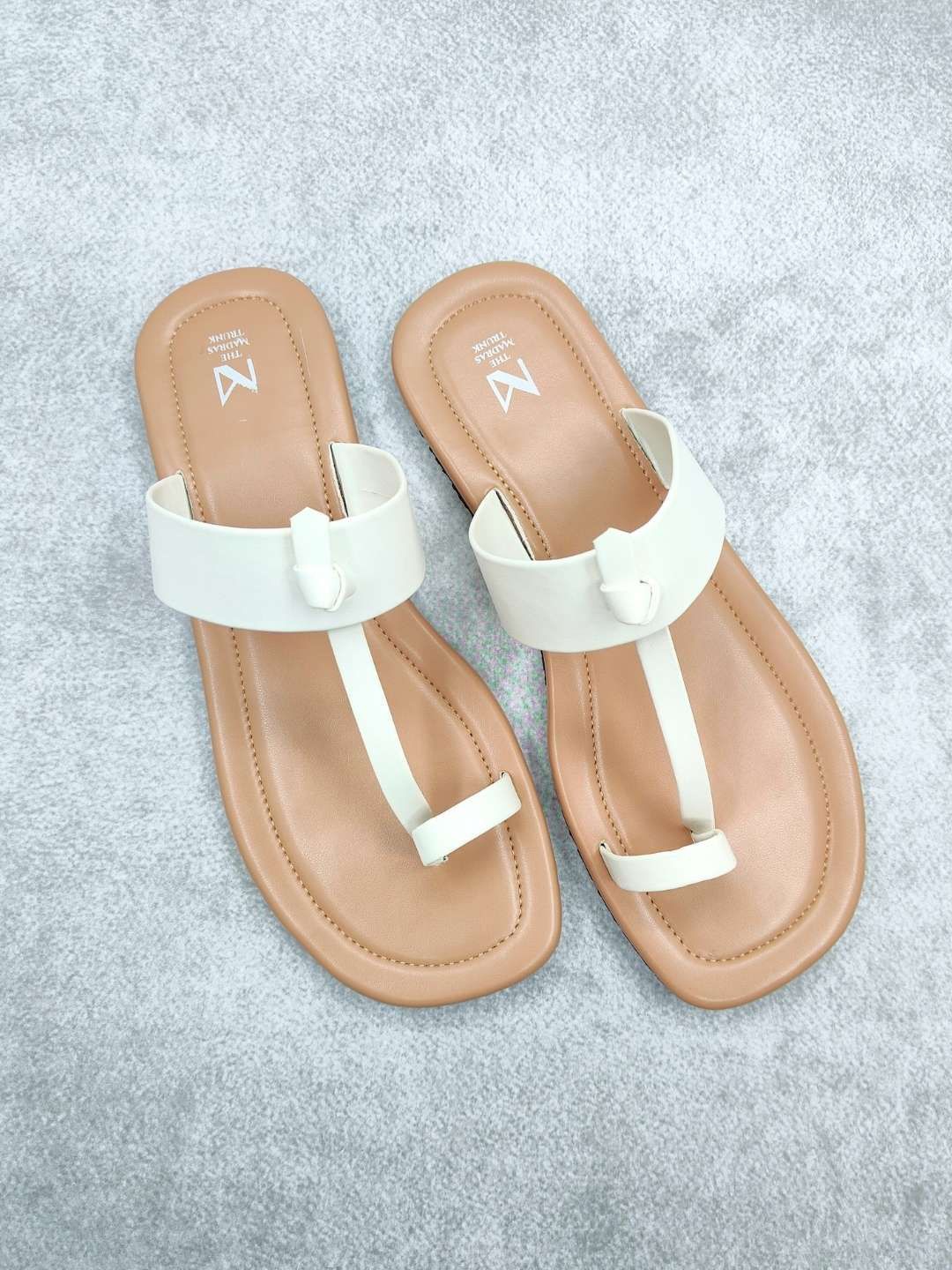 

THE MADRAS TRUNK Men Comfort Sandals, Tan