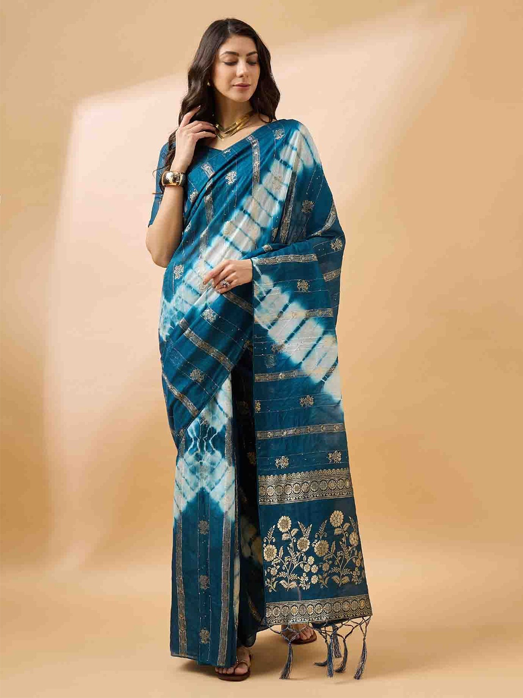 

DIVASTRI Woven Design Saree With Blouse, Teal