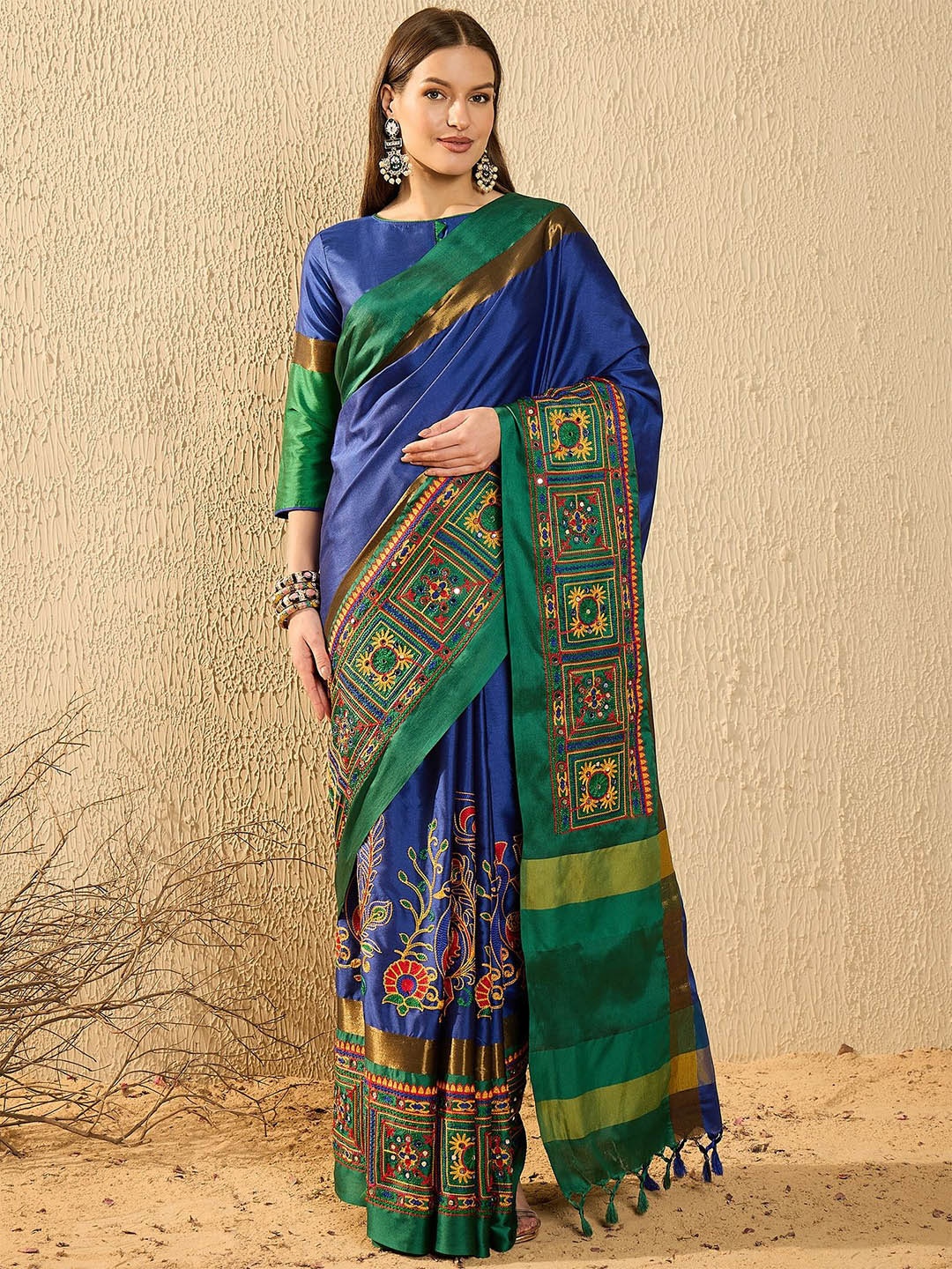

DIVASTRI Floral Embroidered Banarasi Saree, Blue