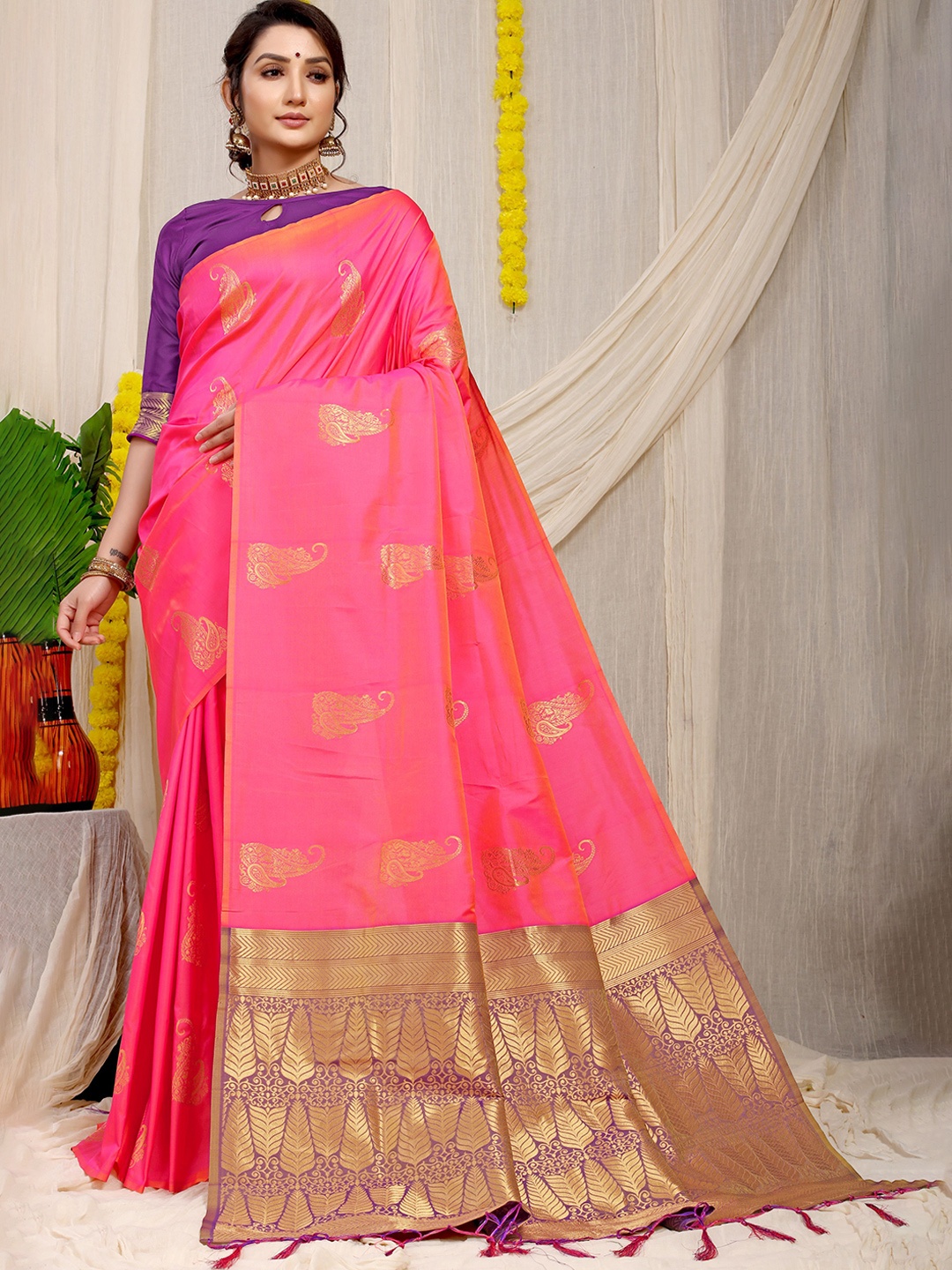 

Kandora Woven Design Zari Pure Silk Banarasi Saree, Fuchsia