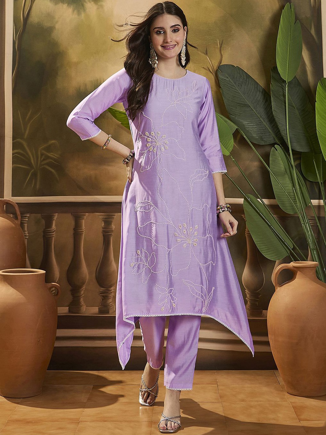 

Sangria Floral Embroidered Beads and Stones Straight Kurta With Trouser, Lavender