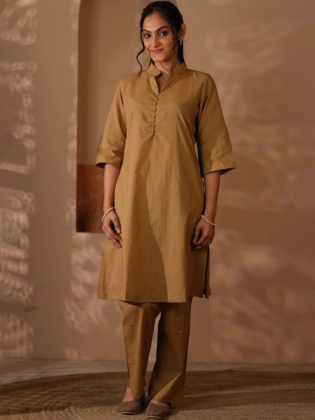 

Mera Rang Mandarin Collar Pure Cotton Straight Kurta With Trousers, Brown