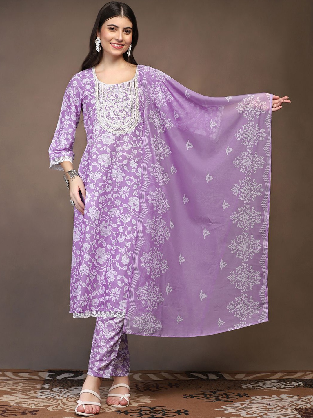 

Sangria Floral Printed Straight Kurta & Trouser With Dupatta, Lavender