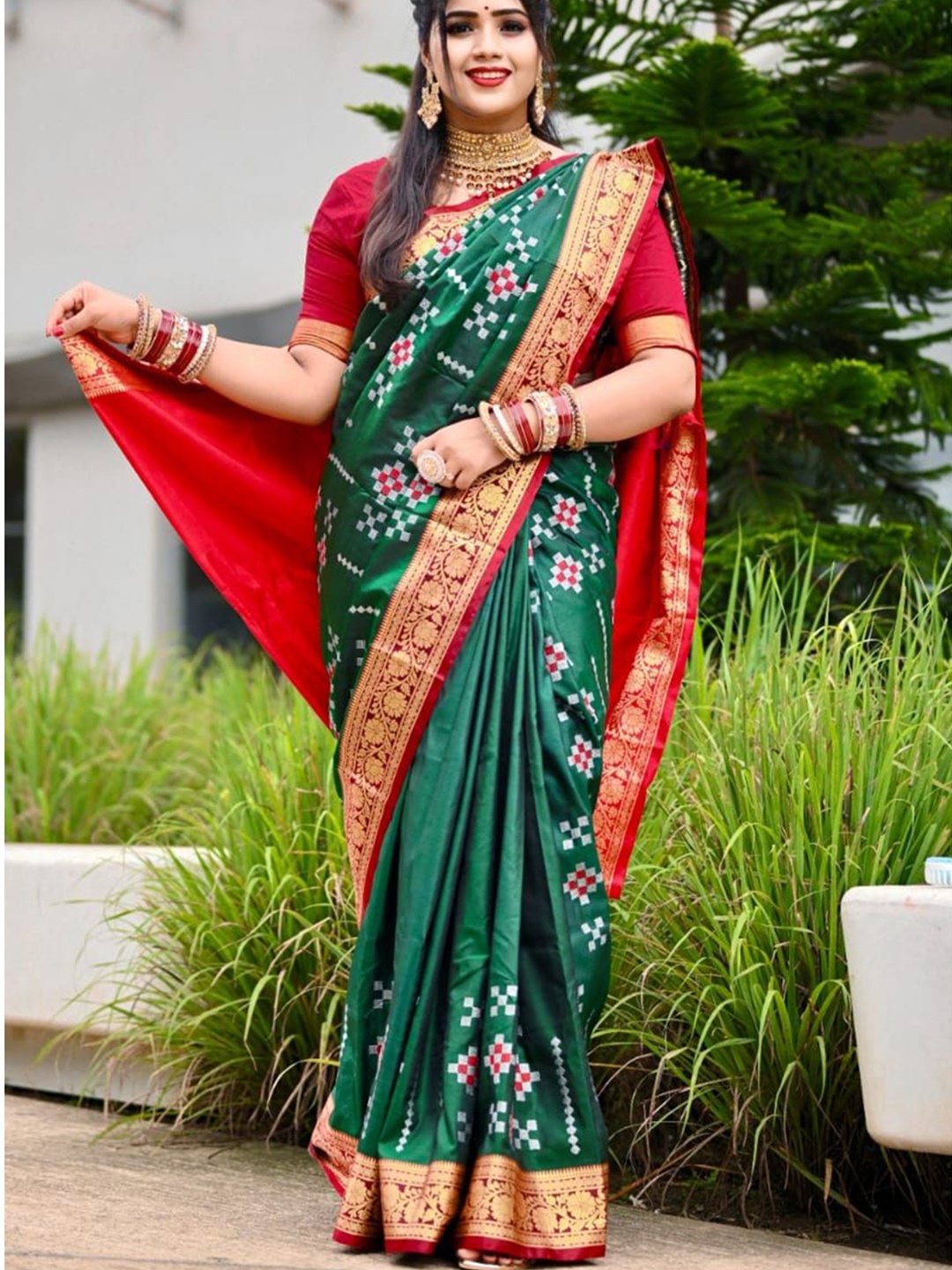 

GS CREATION Art Silk Banarasi Saree, Olive