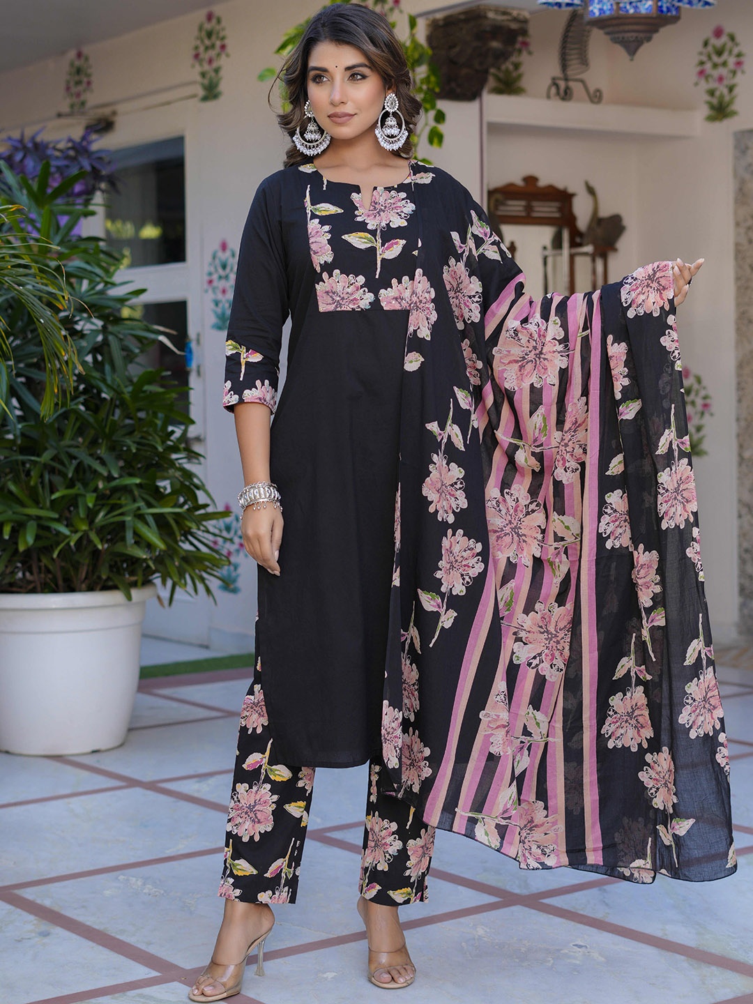 

ZOYOTO Floral Printed Notch Neck Straight Kurta With Trousers & Dupatta, Black