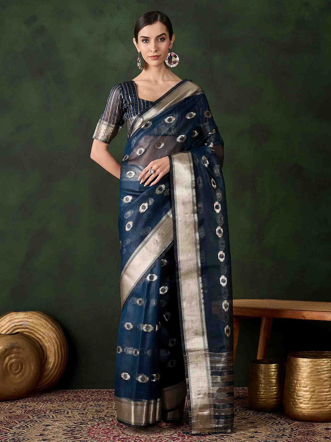 

DIVASTRI Woven Design Saree With Blouse, Teal