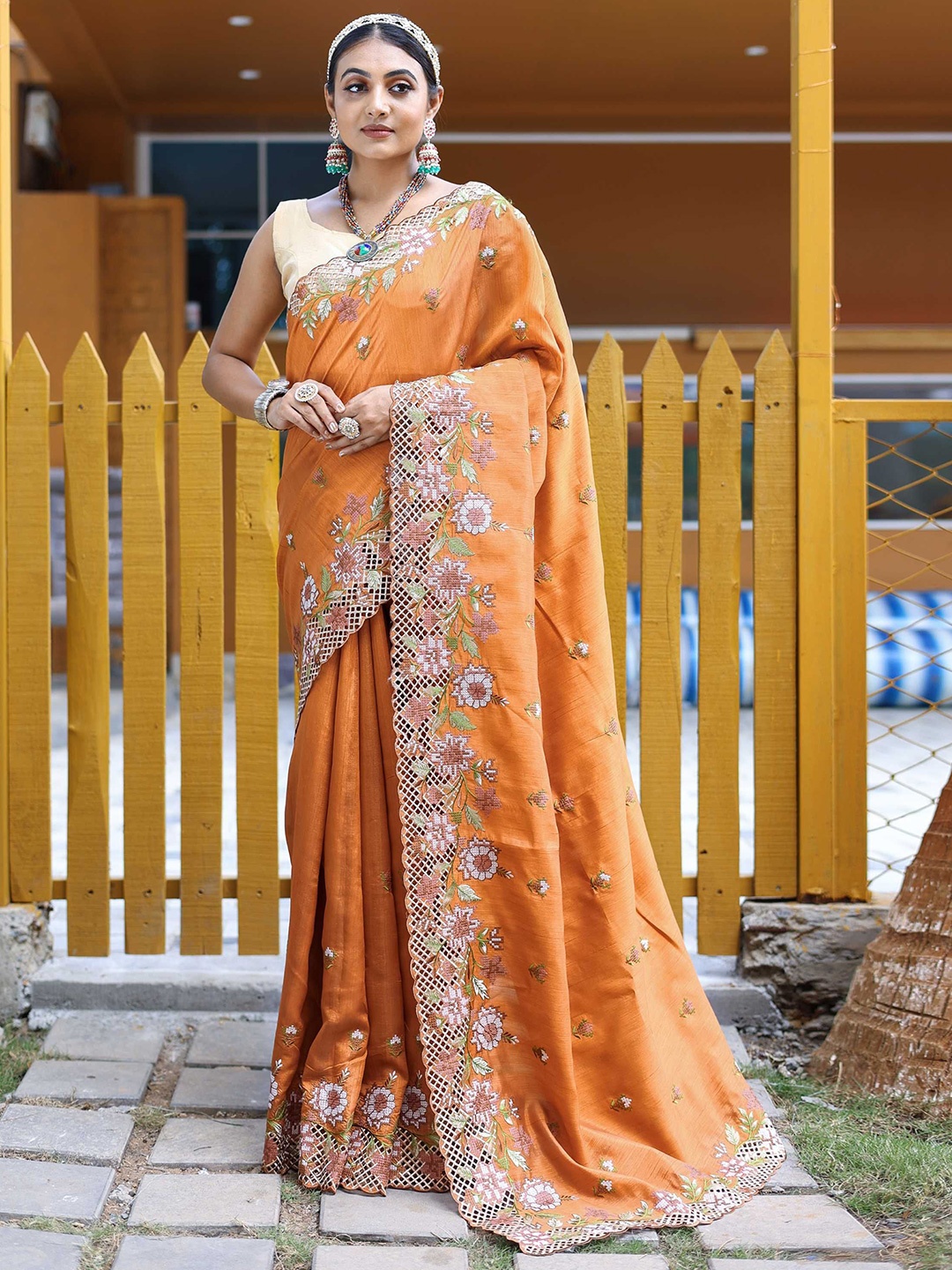 

DIVASTRI Floral Embroidered Silk Blend Saree, Orange
