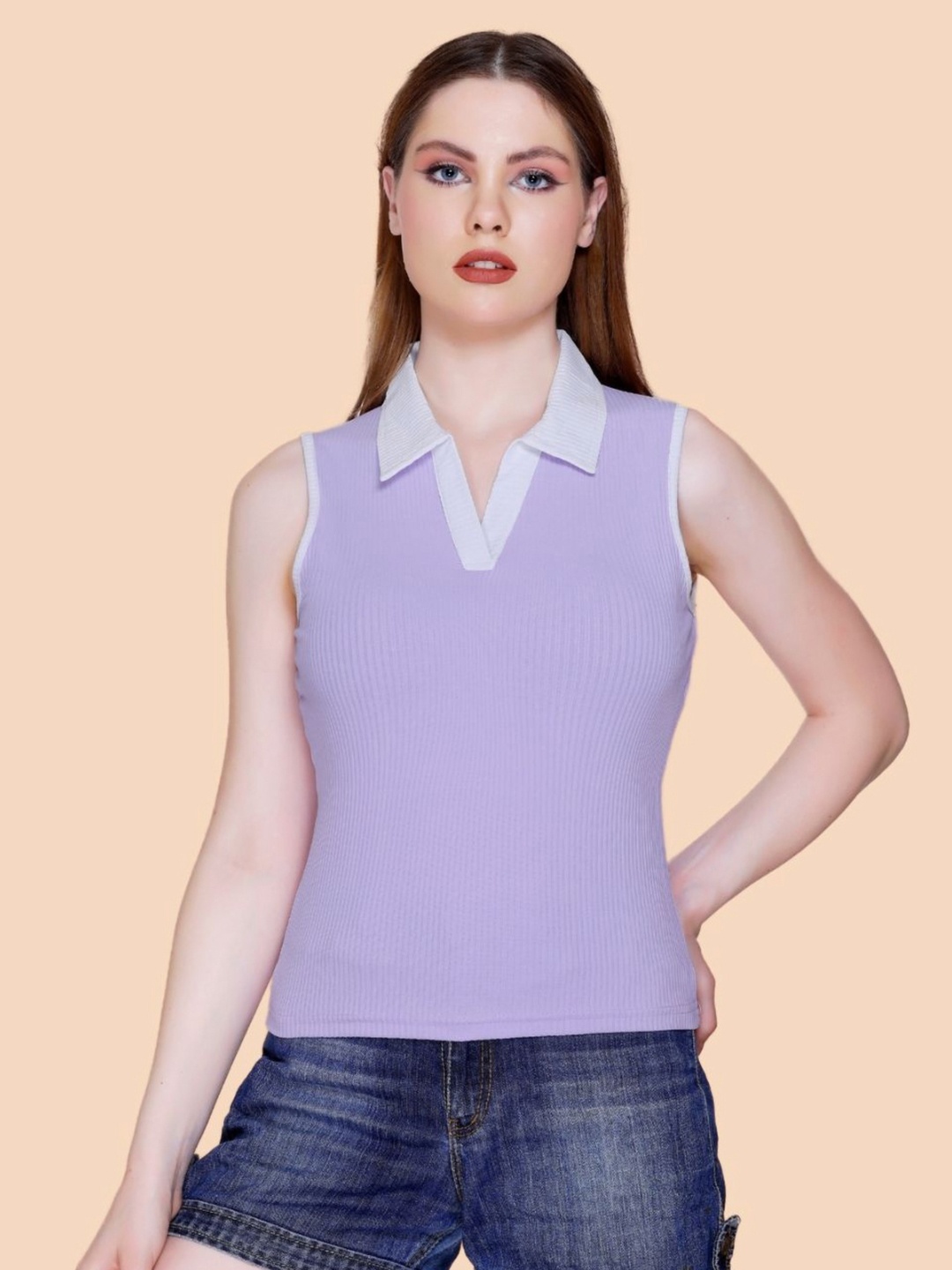 

White Moon Women V-Neck Pockets T-shirt, Lavender