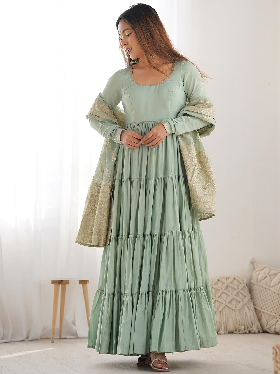 

KALINI Tiered Round Neck Chanderi Silk Anarkali Kurta With Trousers And Dupatta, Green