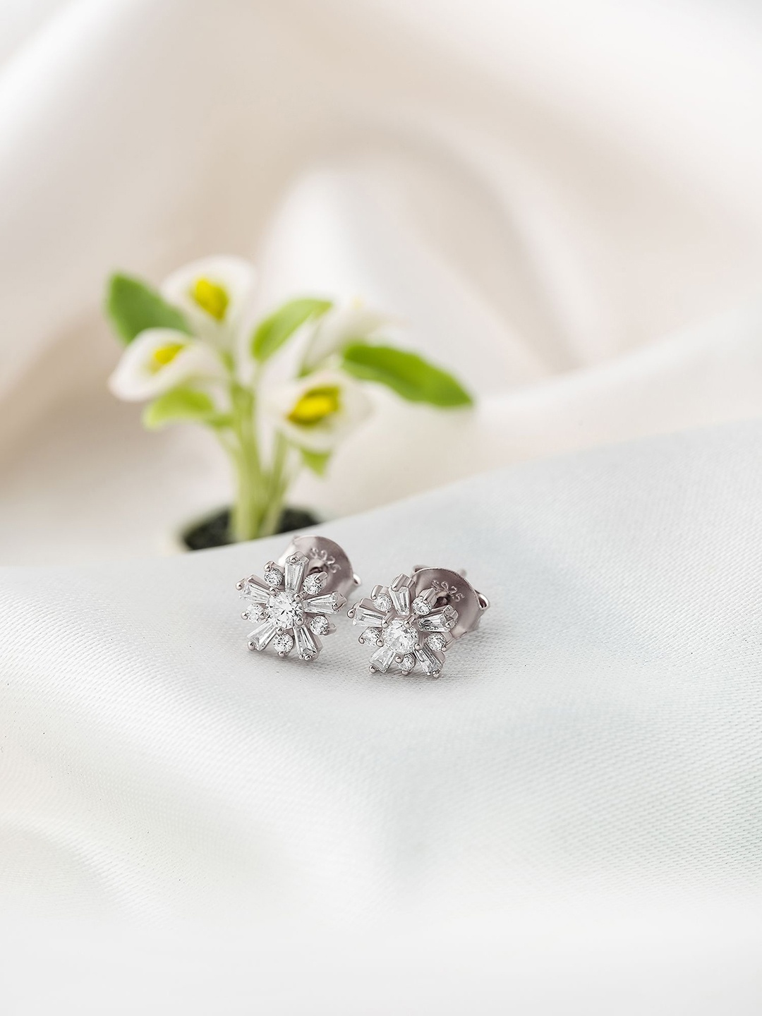 

SILBERRY 925 Sterling Silver Rhodium-Plated Cubic Zirconia Studded Floral Shaped Studs