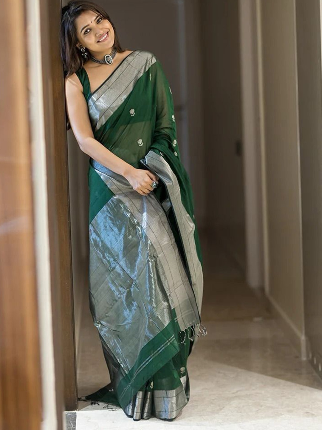 

LADY SHOPI Woven Design Zari Pure Silk Banarasi Saree, Green