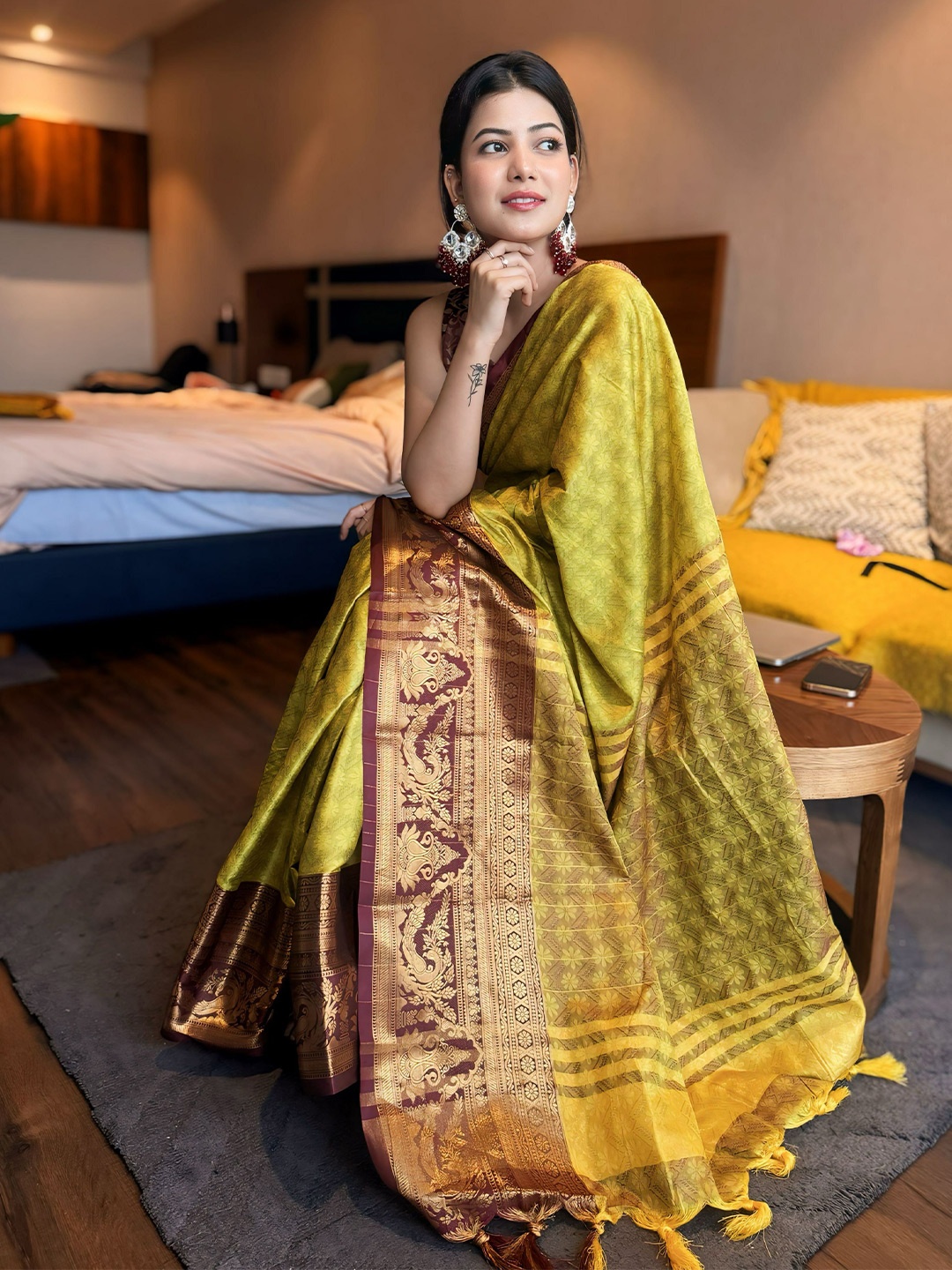 

SILKWEAR Woven Design Zari Silk Cotton Mysore Silk Saree, Yellow