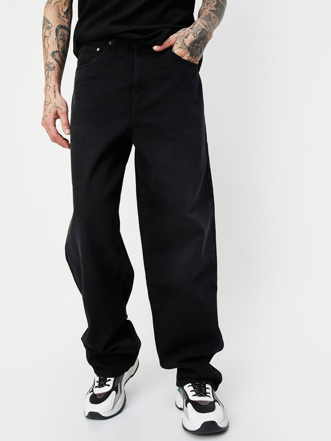 

max Men Regular Fit Mid-Rise Jeans, Black