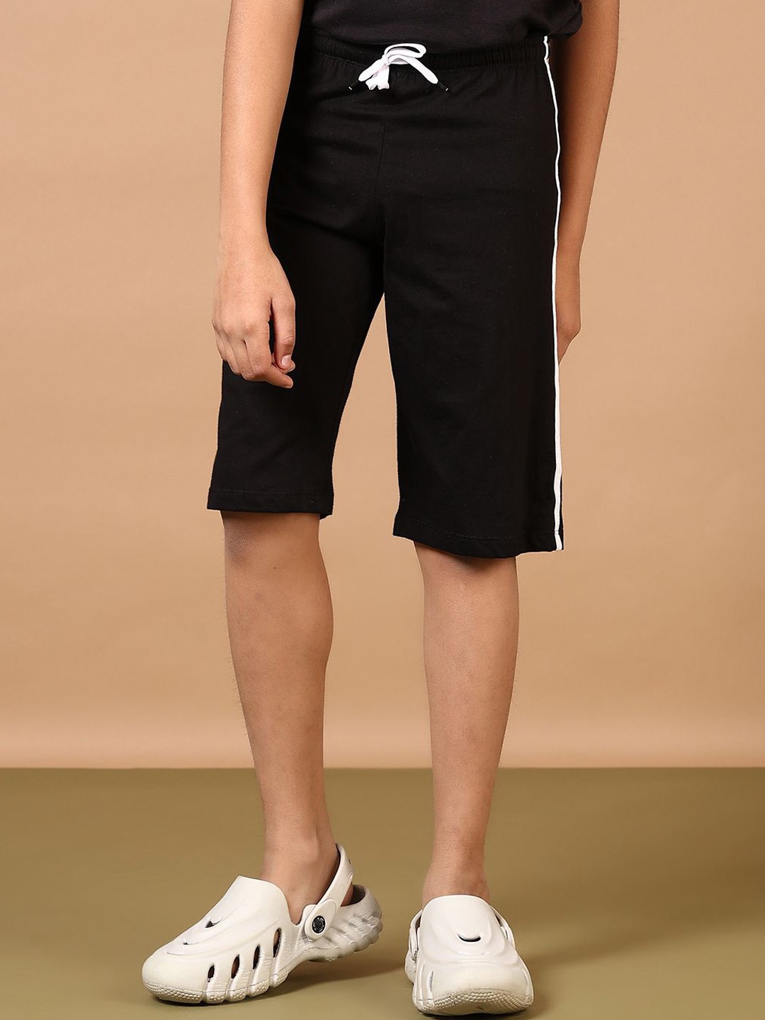 

V-Mart Boys Shorts, Black