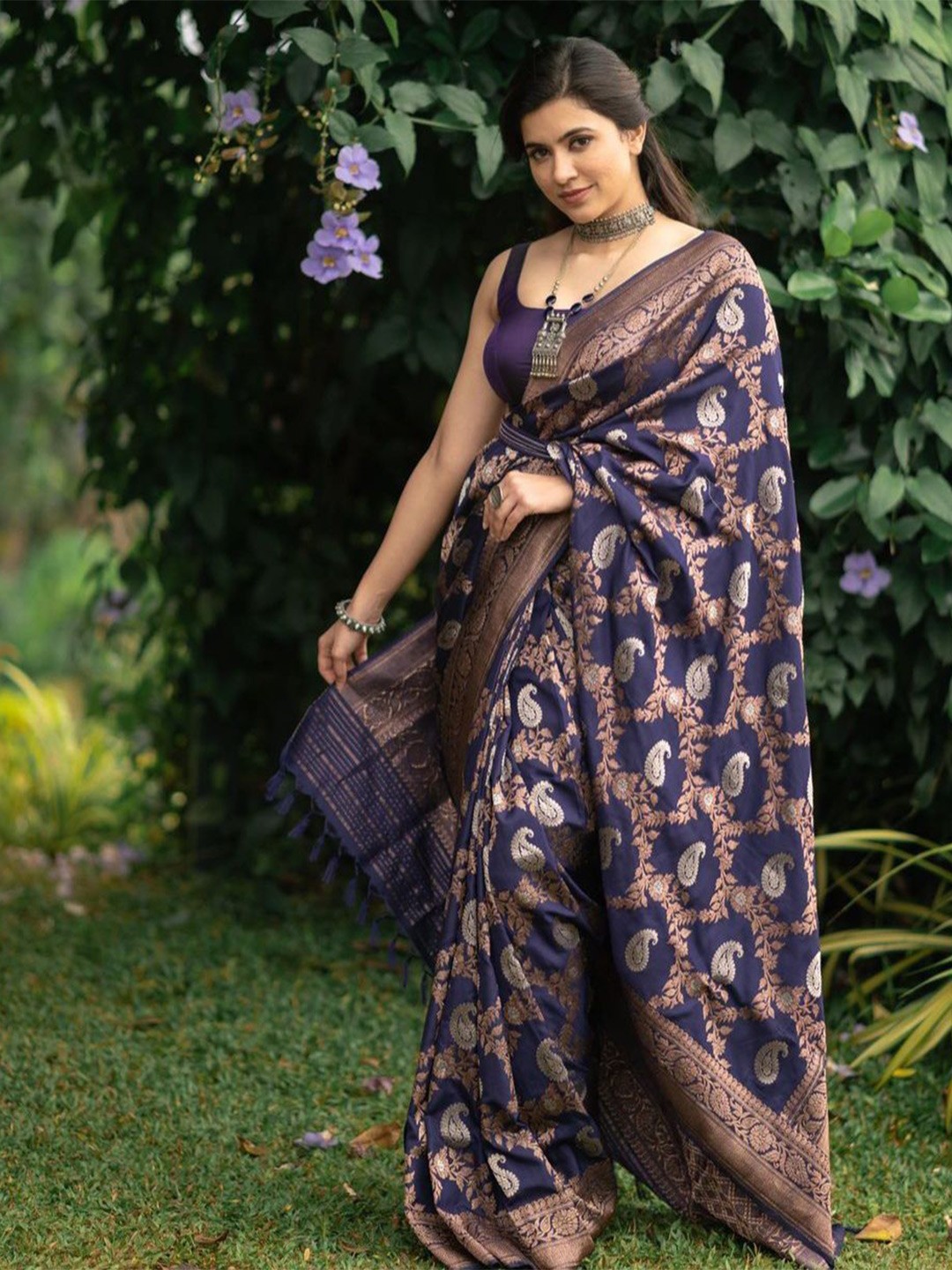 

LADY SHOPI Woven Design Zari Pure Silk Banarasi Saree, Navy blue