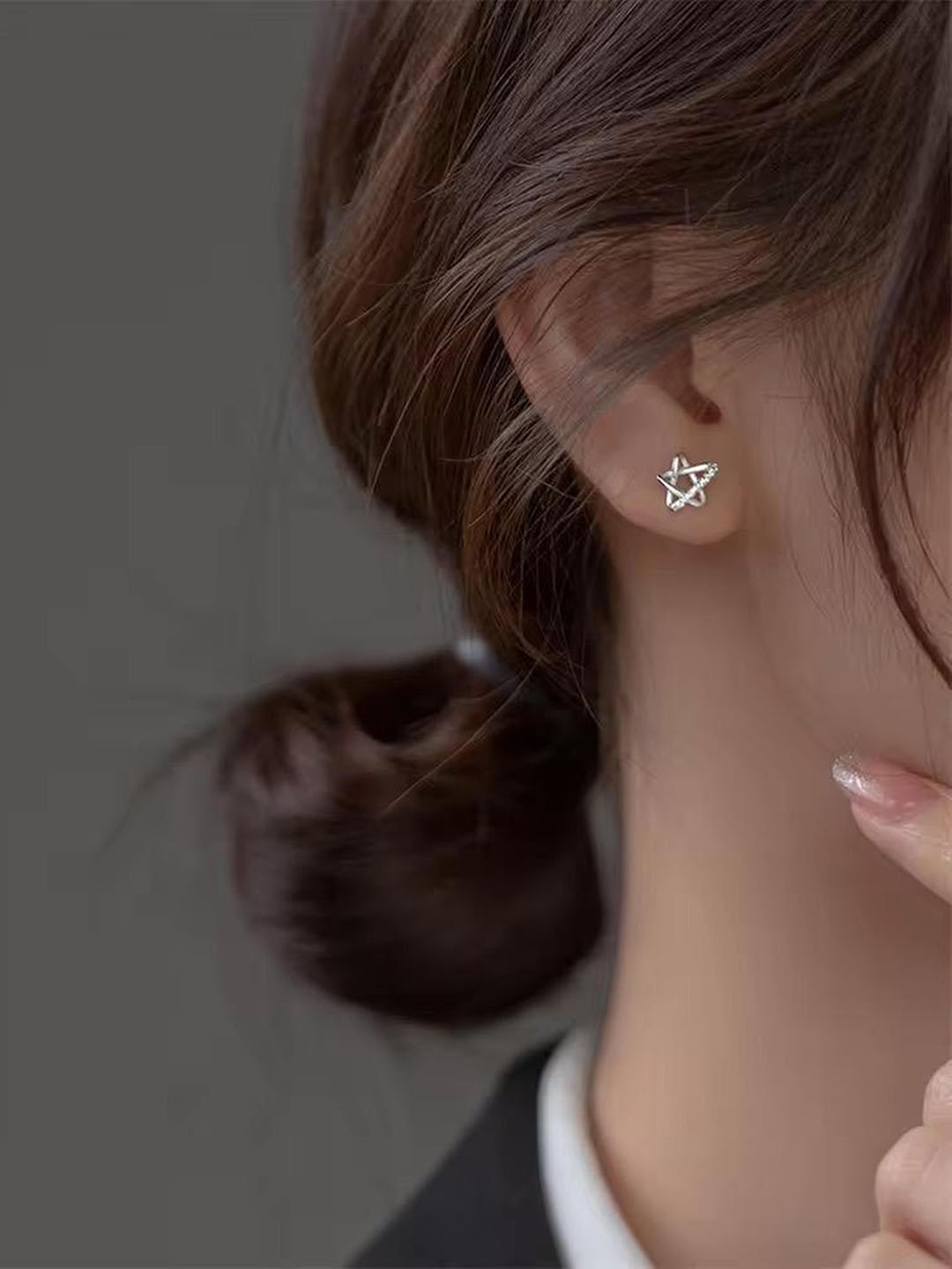 

MADDY SPACE Silver-Plated Artificial Stones Studded Star Shaped Korean Studs