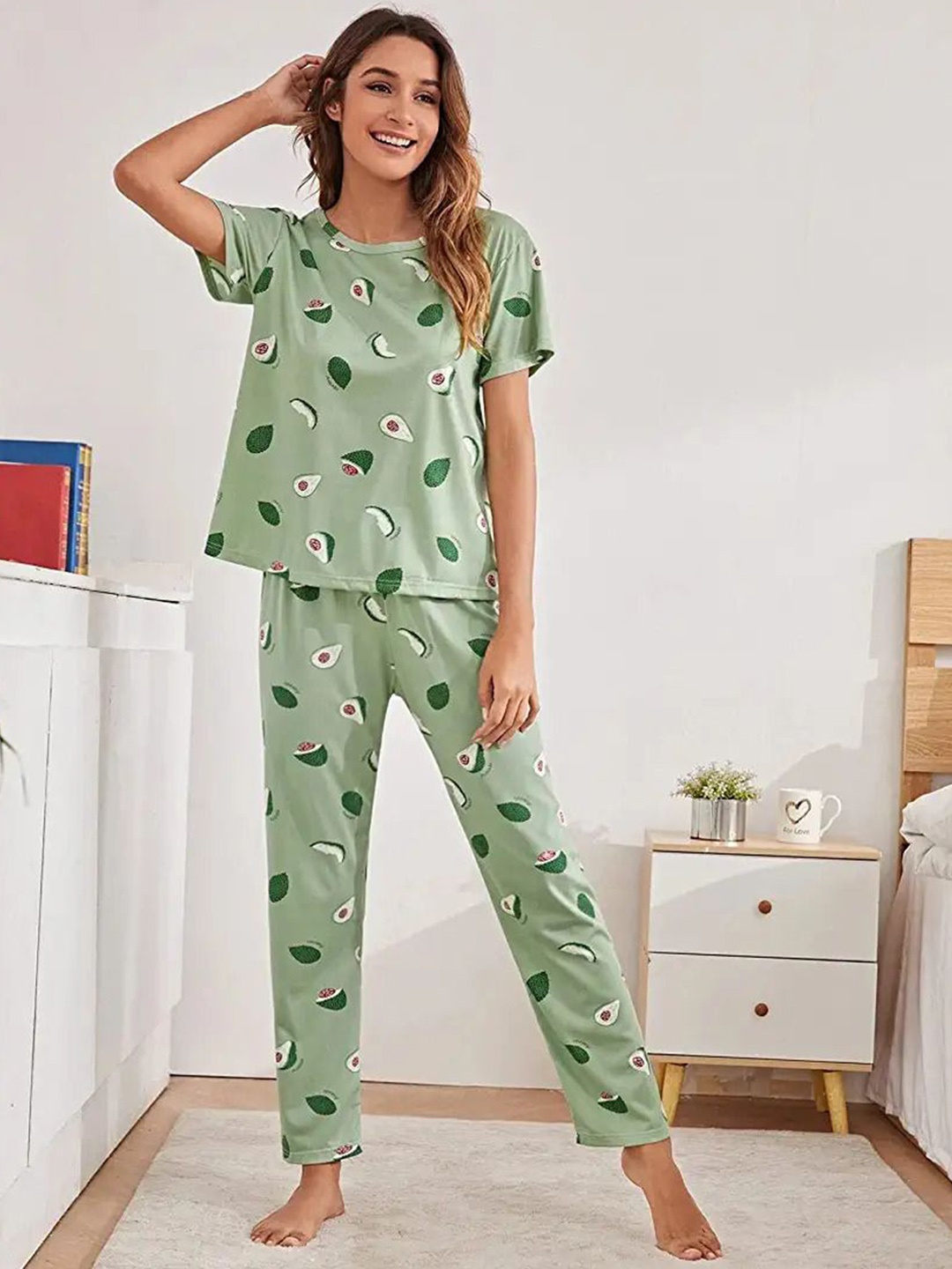 

XPIOX Printed Round Neck Night Suit, Green