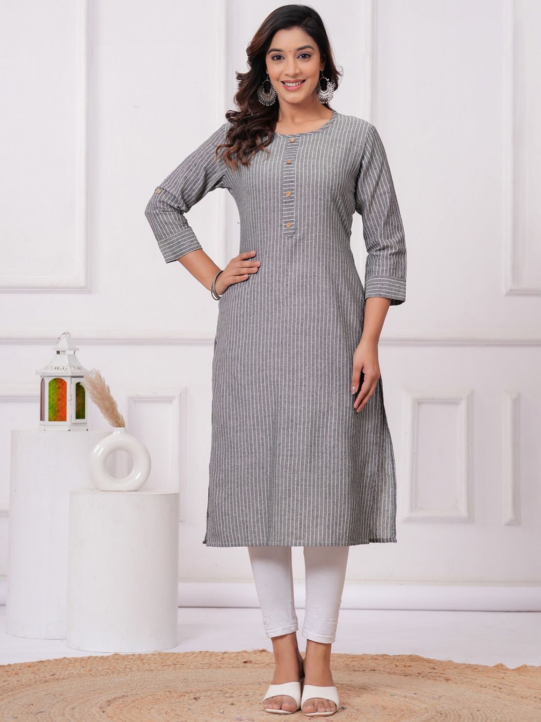 

Sarai Women Striped Cotton Straight Kurta, Black