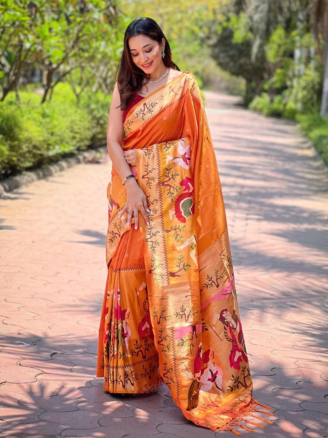 

DIVASTRI Woven Design Zari Paithani Saree, Orange