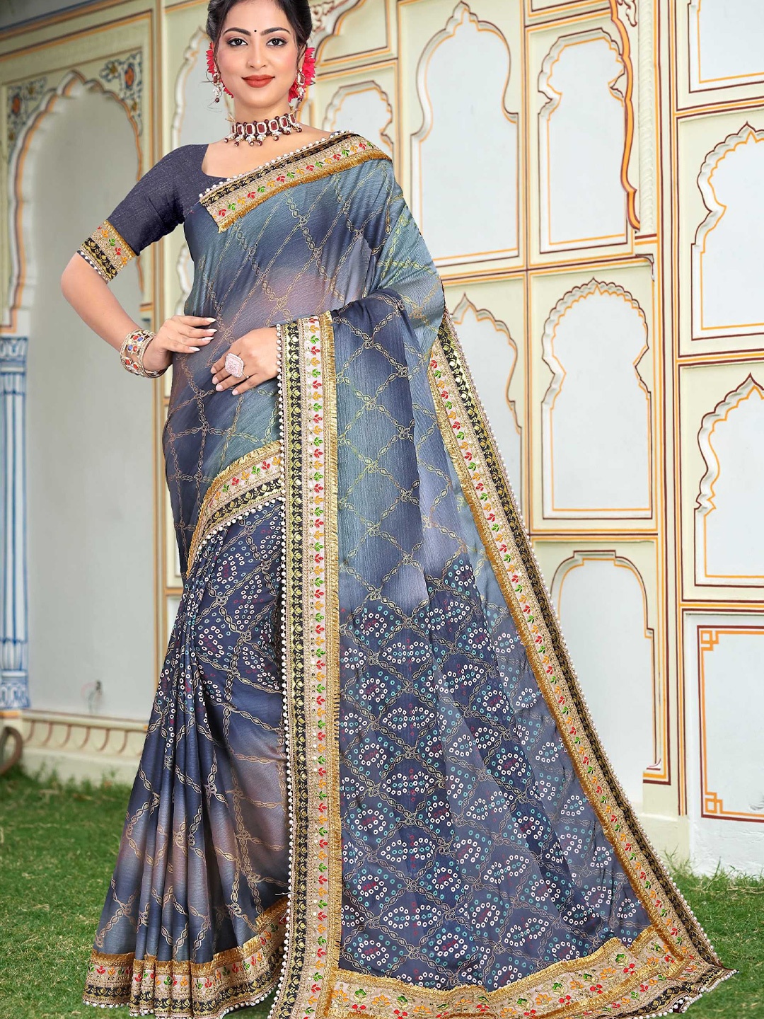 

DIVASTRI Bandhani Sequinned Poly Chiffon Bandhani Saree, Grey