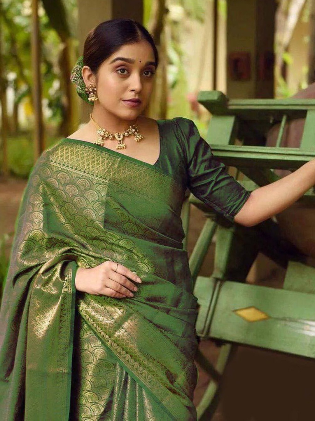 

Aika Woven Design Zari Pure Silk Banarasi Saree, Olive