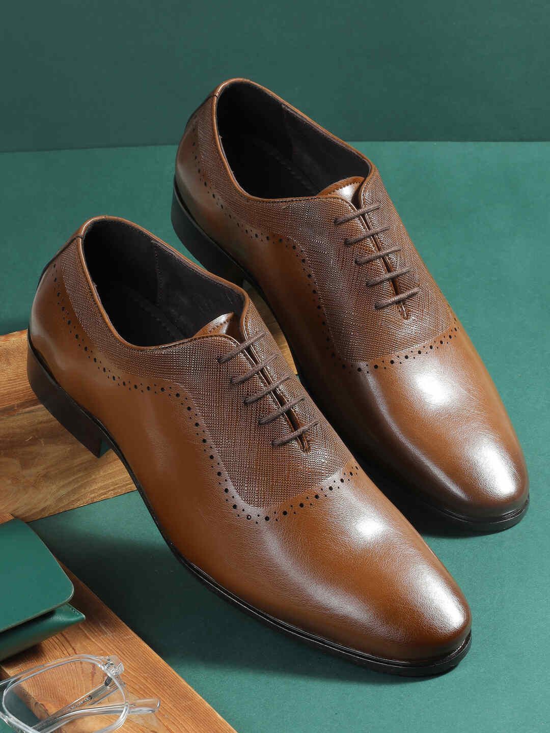 

Metro Men Textured Formal Brogues Shoes, Tan