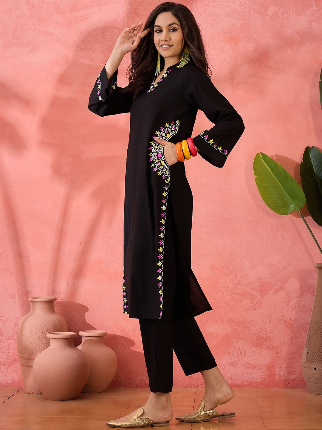 

Sangria Floral Embroidered V-Neck Thread Work Side Pocket Straight Kurta With Trousers, Black