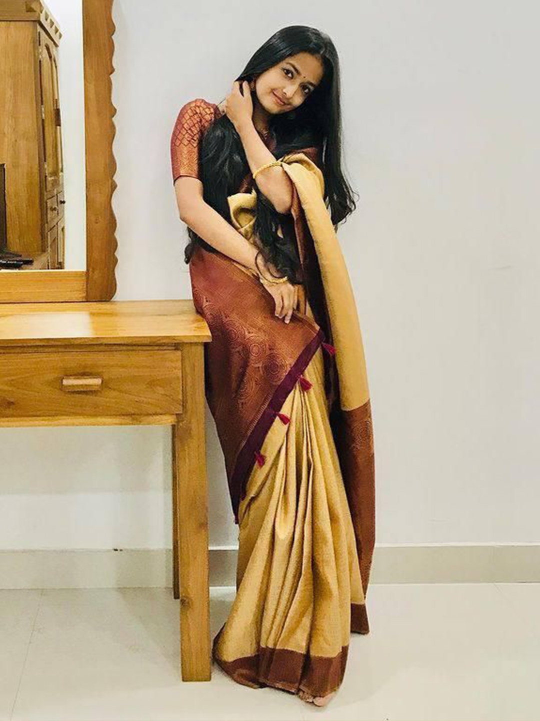 

LADY SHOPI Woven Design Zari Pure Silk Banarasi Saree, Gold