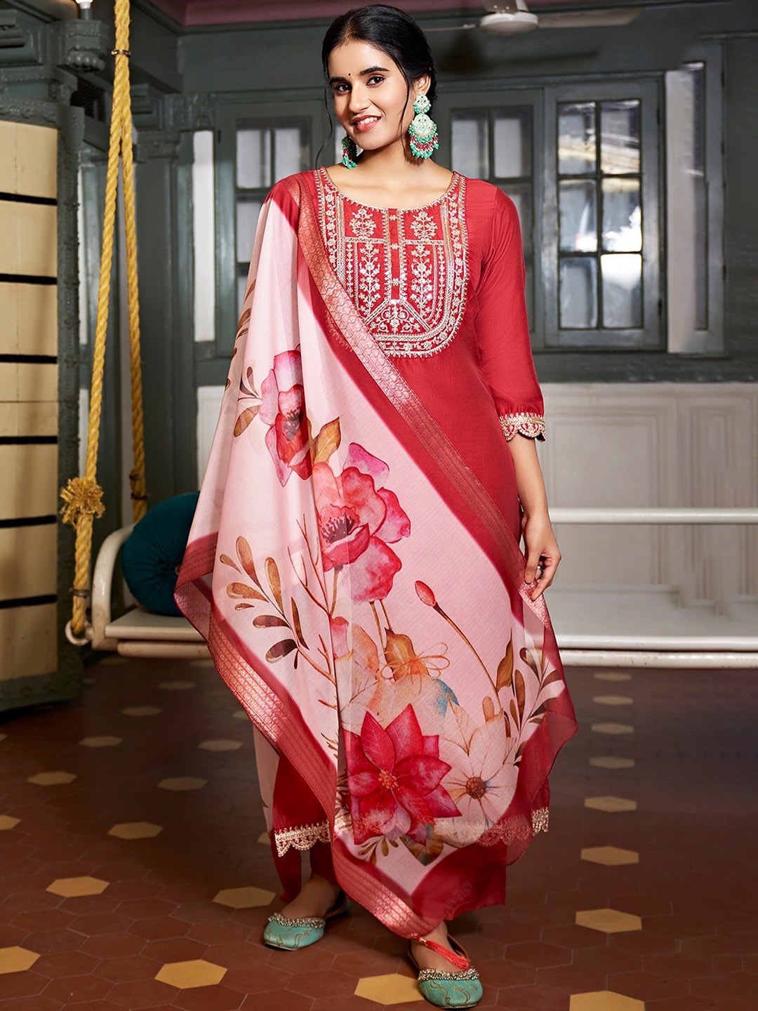 

HETVI CREATION Ethnic Motifs Embroidered Zari Kurta With Trousers & Dupatta, Red