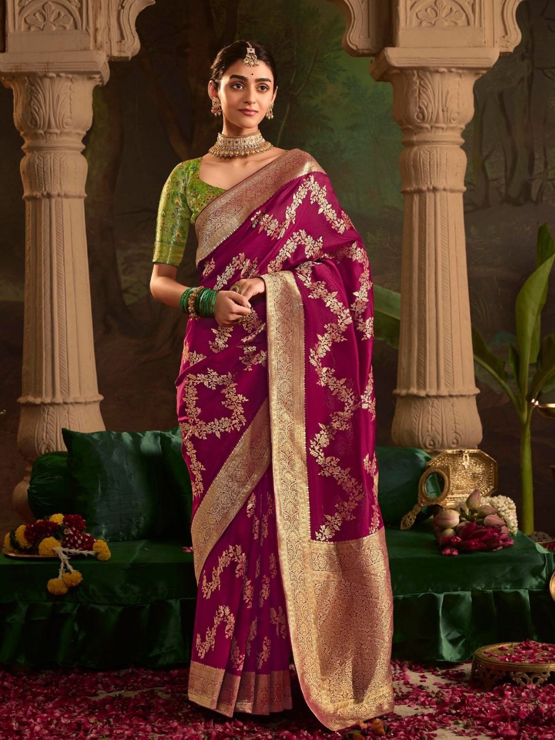 

DEVATITHI Woven Design Zari Maroon Banarasi Silk Saree