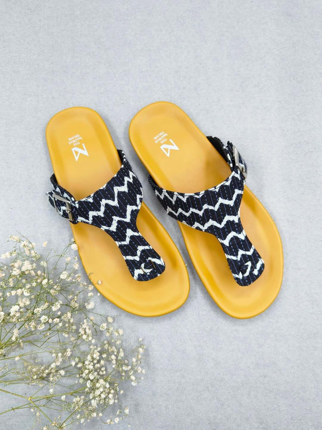 

THE MADRAS TRUNK Women Embellished One Toe Flats, Yellow