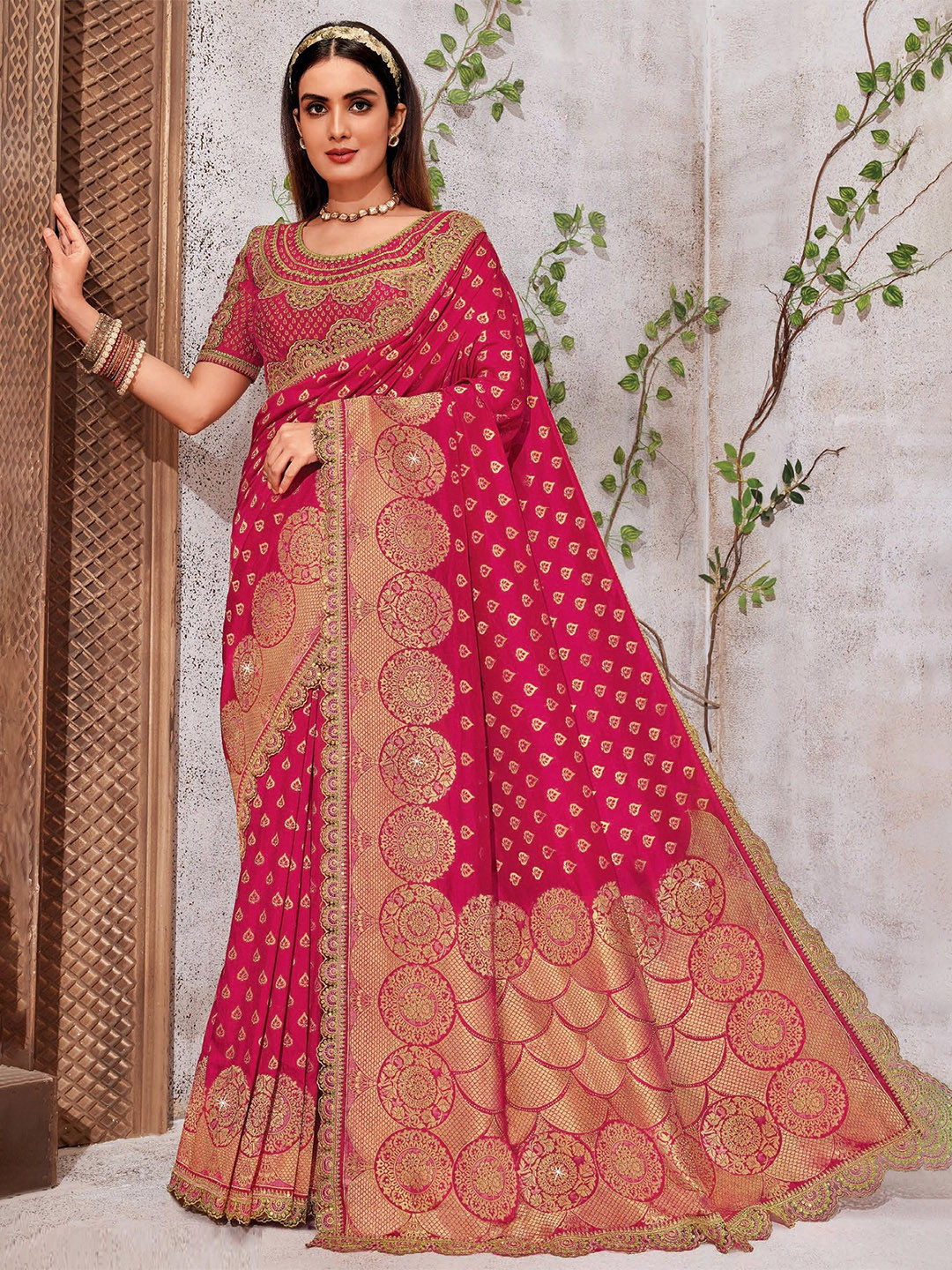 

MAHALASA Ethnic Motifs Embroidered Pure Silk Handloom Saree, Pink