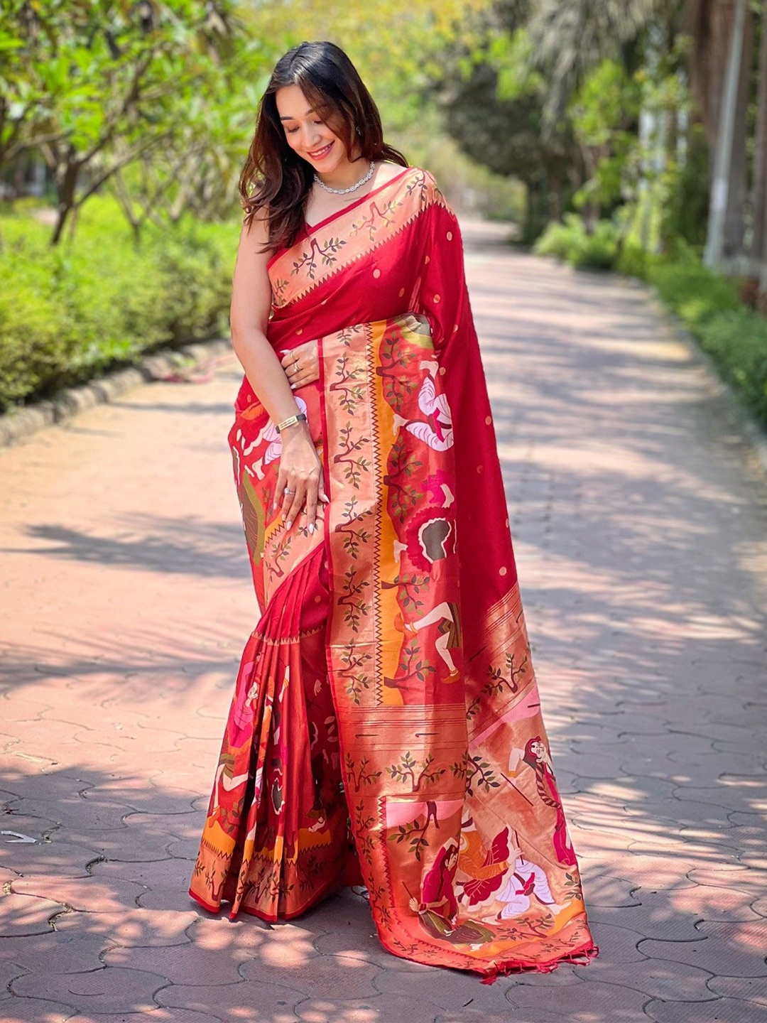 

DIVASTRI Woven Design Zari Paithani Saree, Red