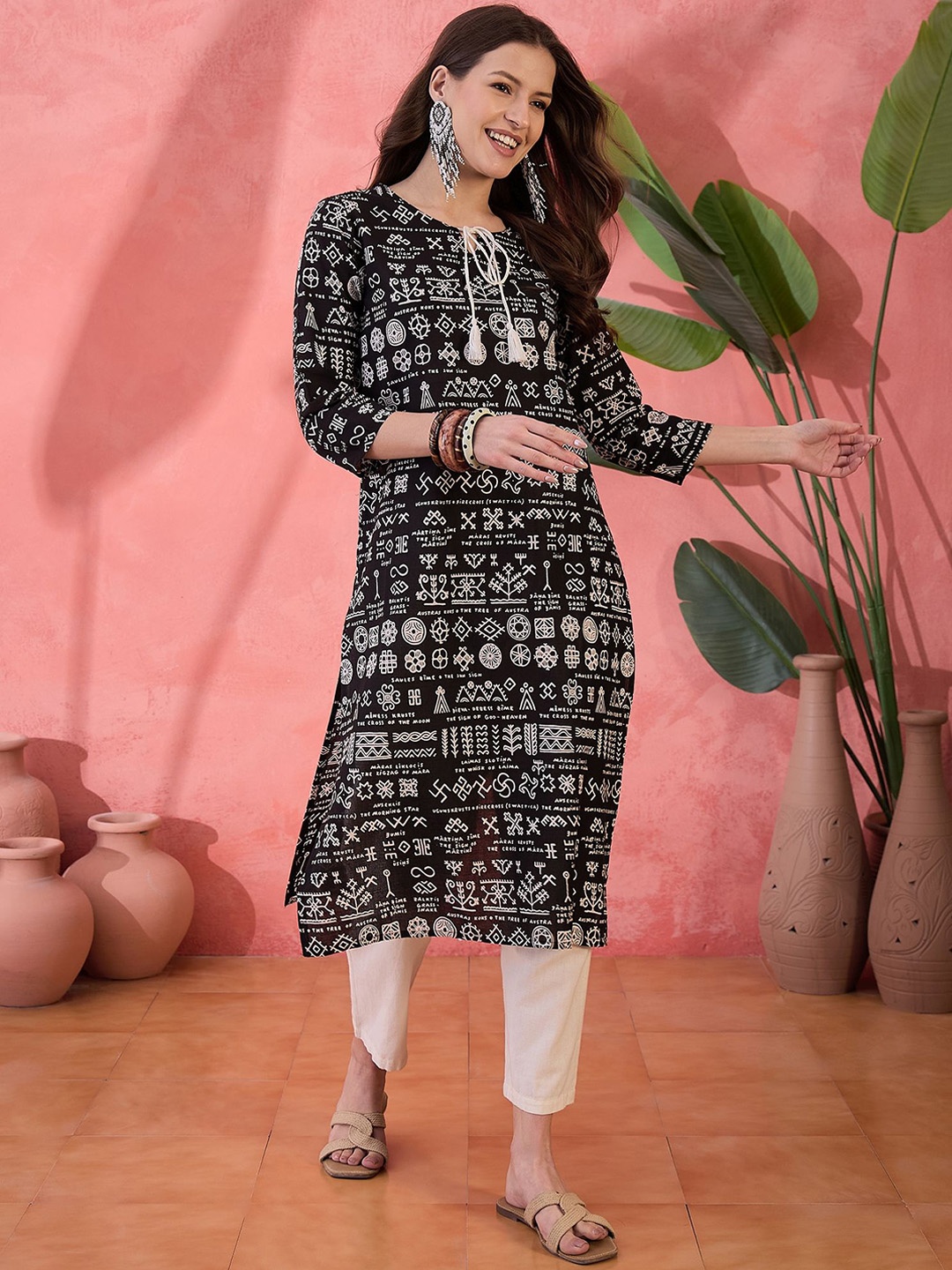 

Sangria Geometric Printed Keyhole Neck Pure Cotton Straight Kurta, Black