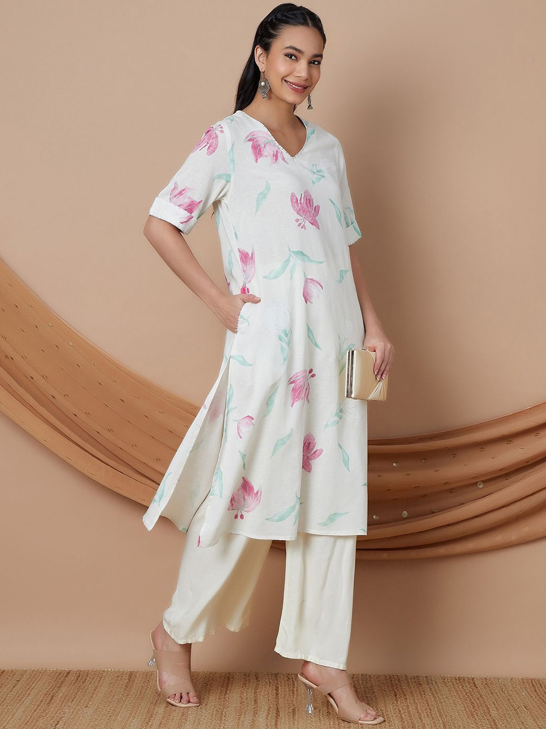 

Melange by Lifestyle Floral Printed V-Neck Straight Kurta, Off white