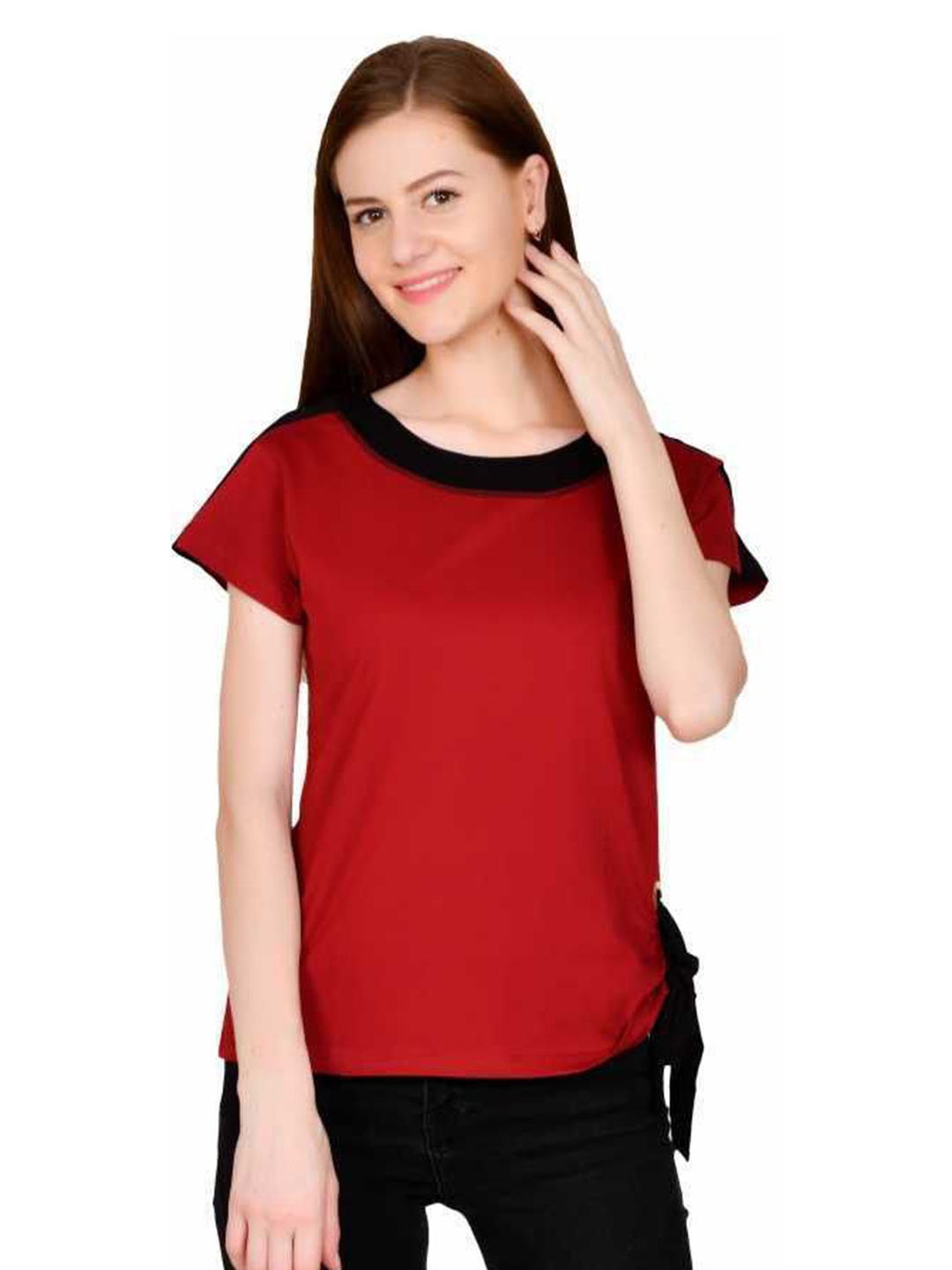 

CLOTHY Women Pockets T-shirt, Maroon