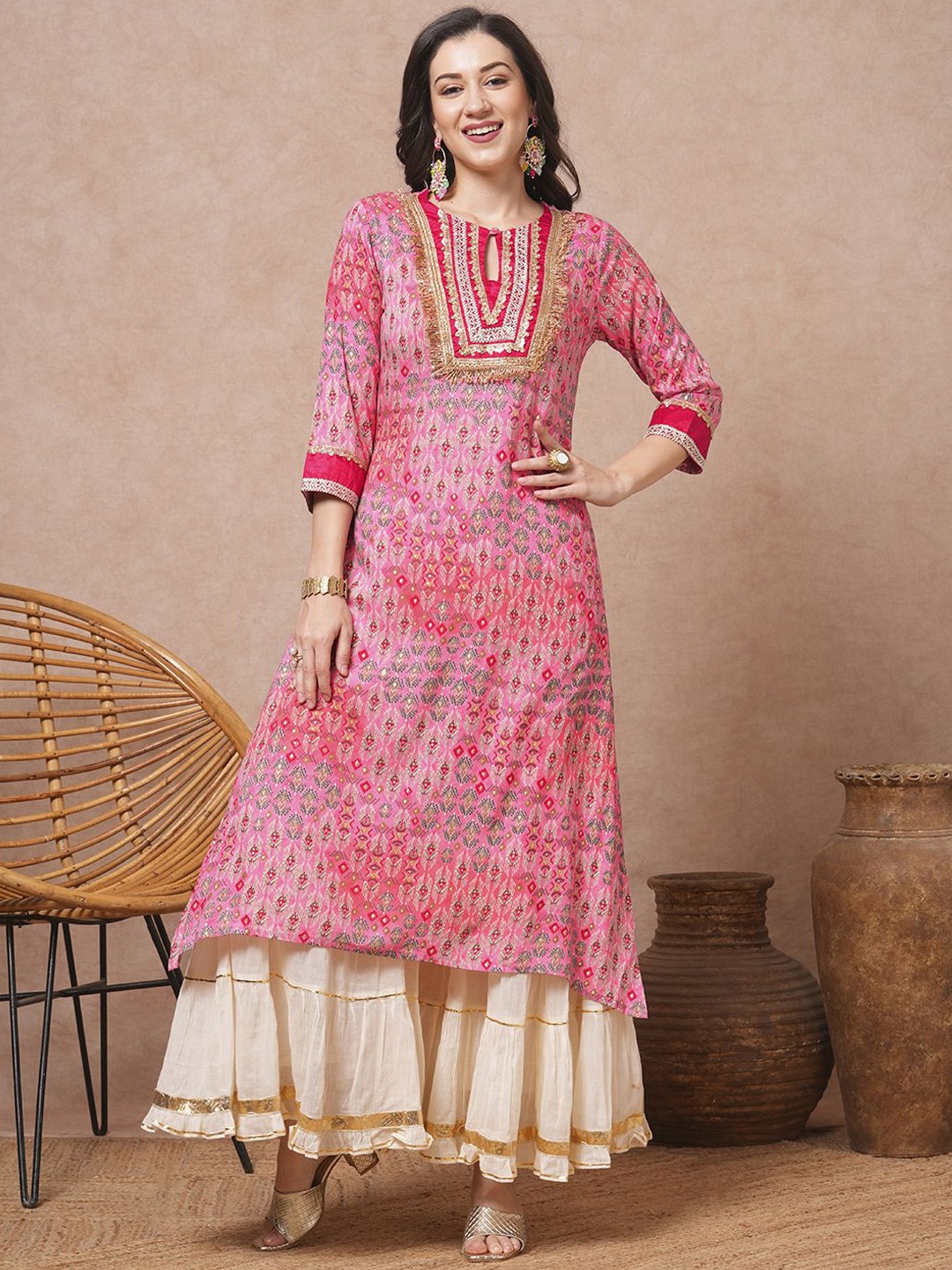 

FASHOR Ethnic Motifs Printed Thread Work Keyhole Neck Straight Kurta, Pink