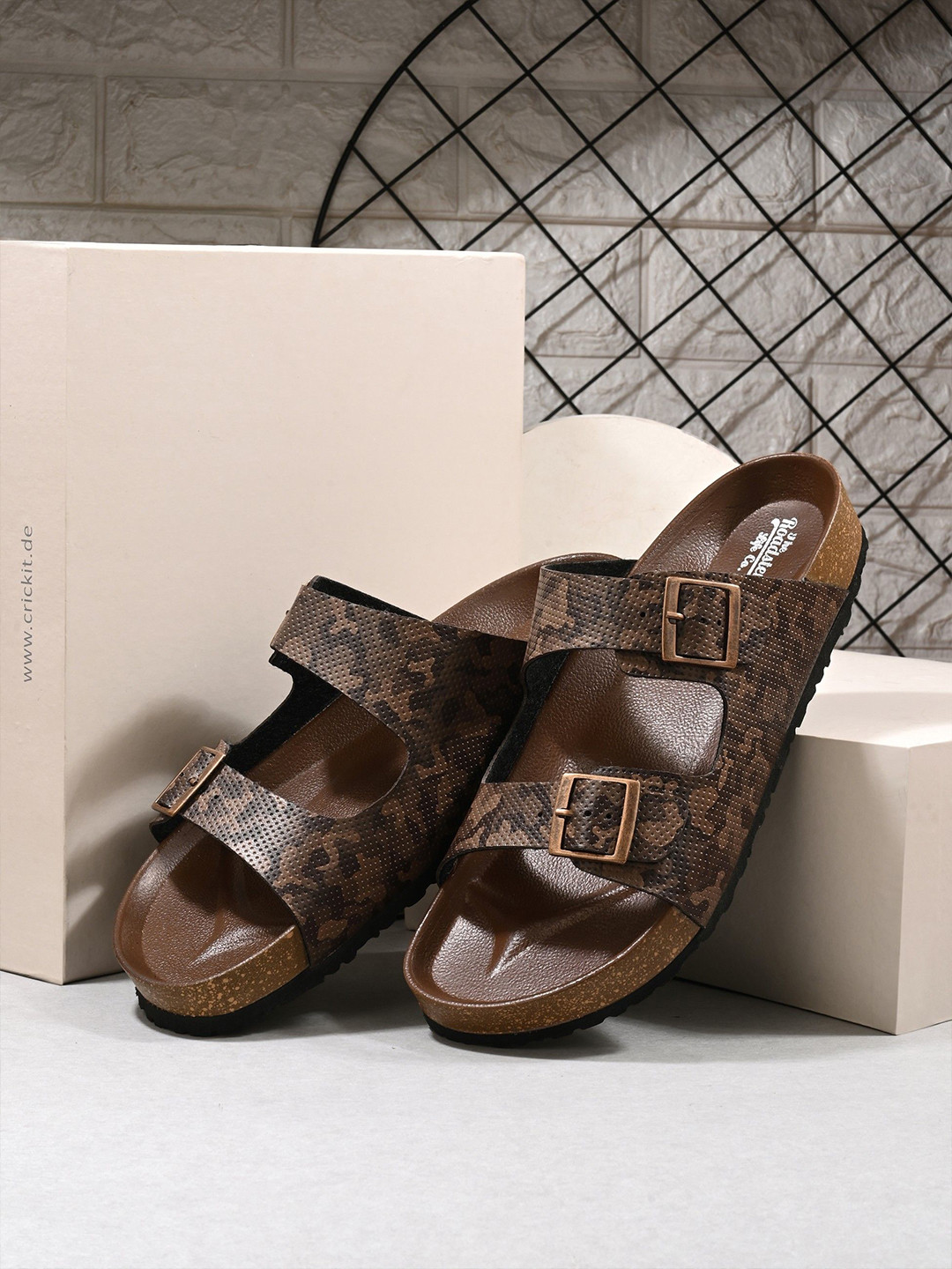 

UNDERROUTE Men Comfort Sandals, Brown