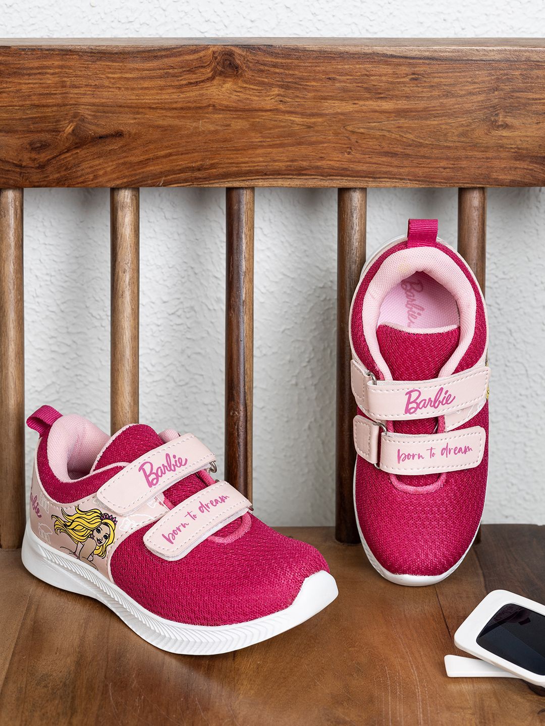 

toothless Girls Round Toe Sneakers, Pink
