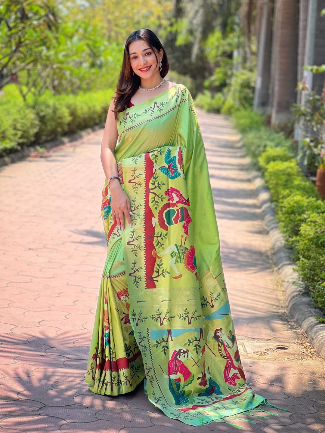 

DIVASTRI Woven Design Zari Paithani Saree, Green