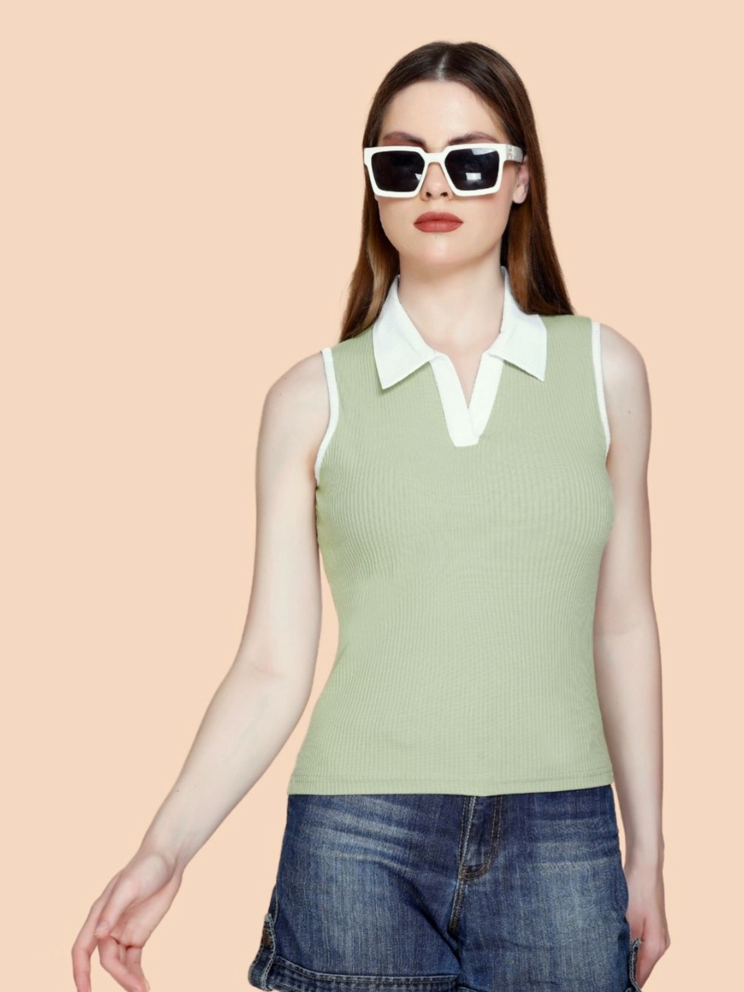 

White Moon Women V-Neck Extended Sleeves T-shirt, Green