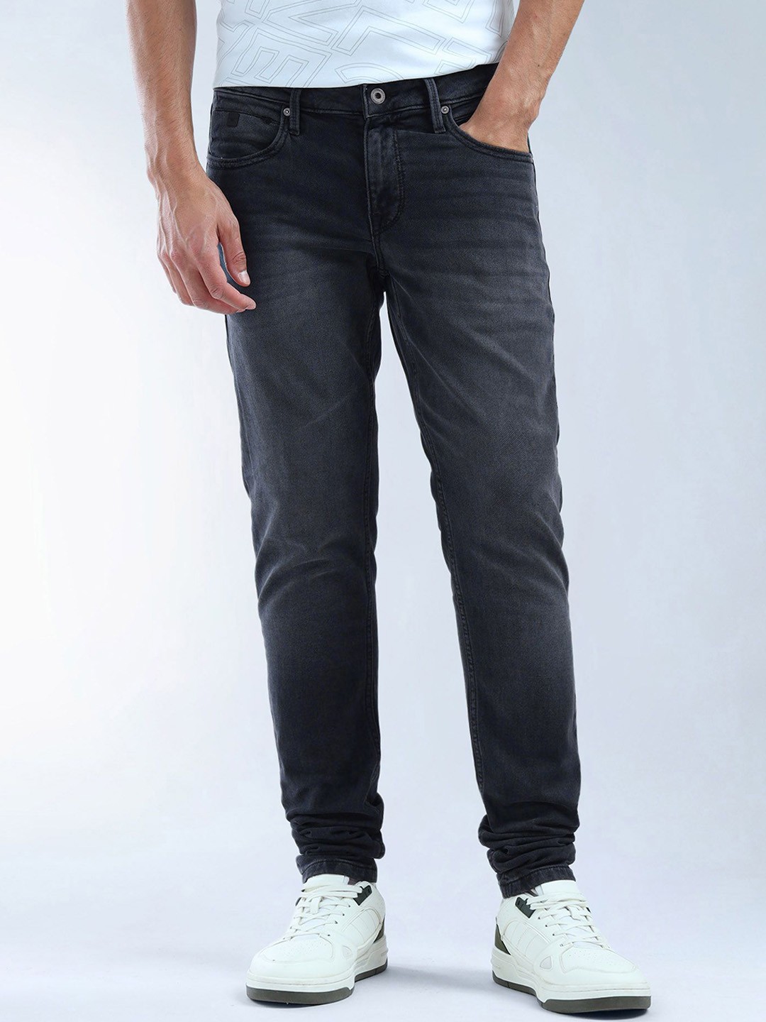 

Flying Machine Men Cotton Mid-Rise Skinny Fit Light Fade Jeans, Black