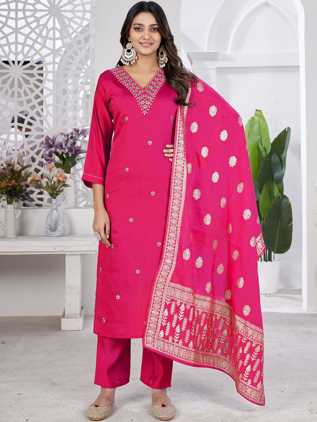 

SATPURUSH Floral Embroidered V Neck Sequinned Kurta With Trousers & Dupatta, Pink