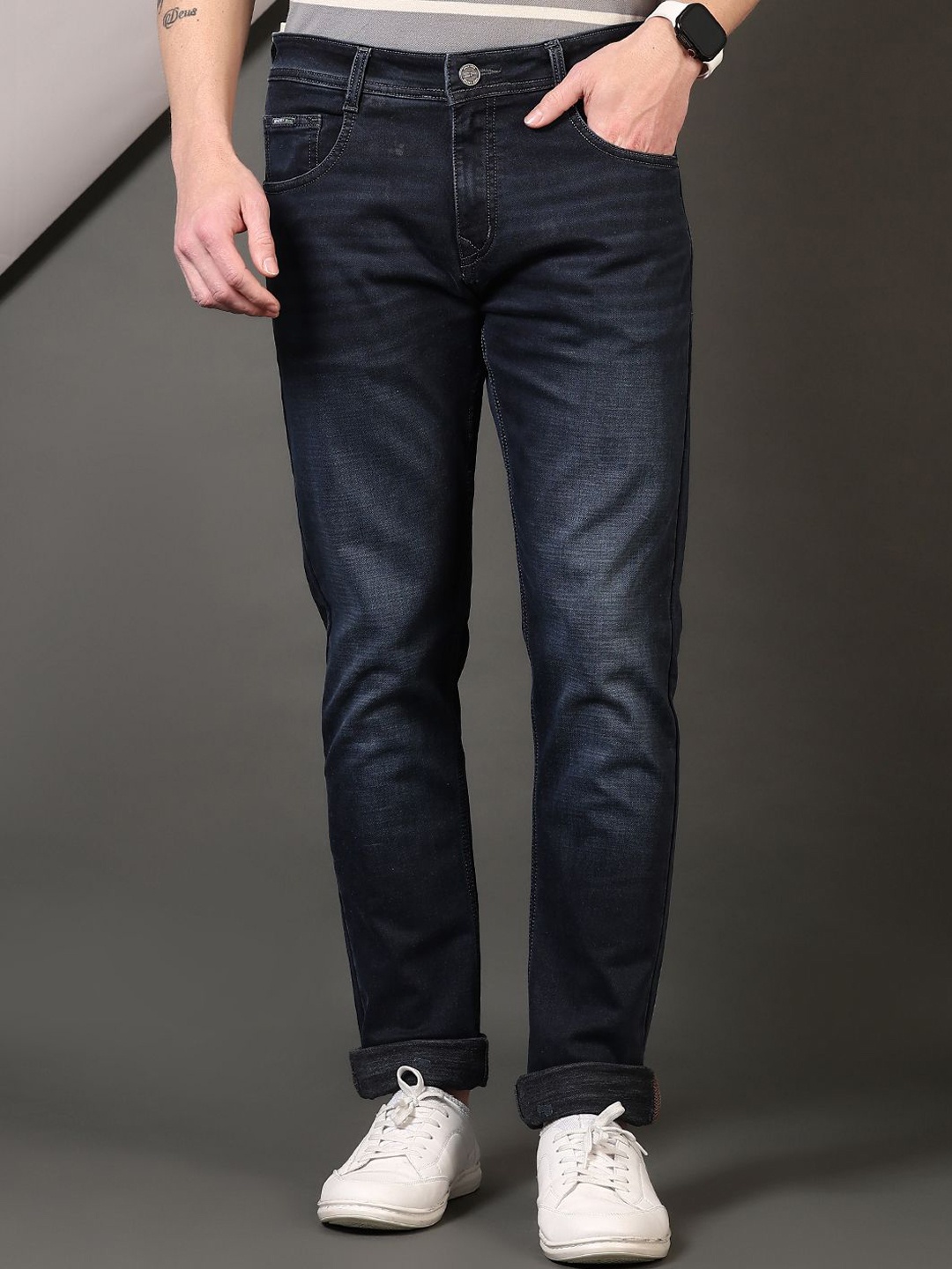 

V-Mart Men Light Fade Mid-Rise Cotton Denim Jeans, Blue