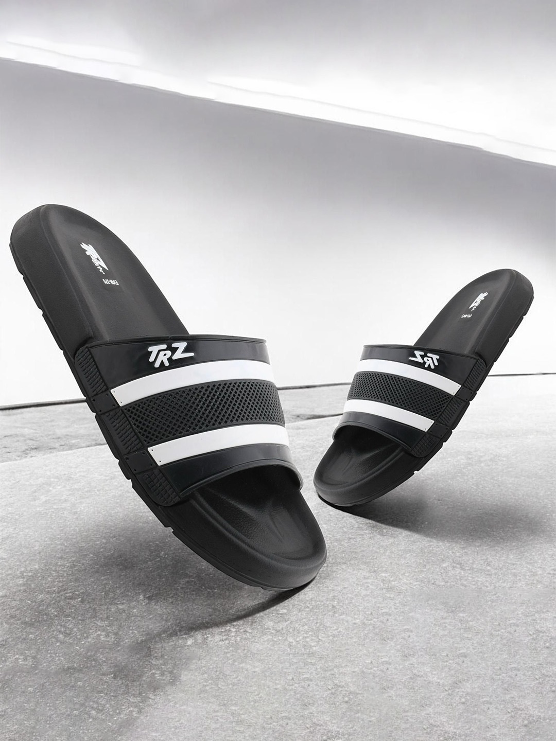 

BAESD Men Sliders, Black