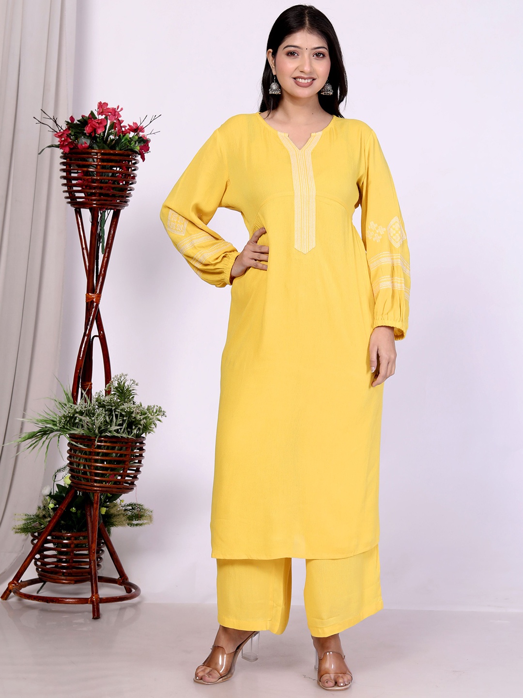 

SAKURA Geometric Thread Work Notch Neck Kurta With Trouser, Yellow