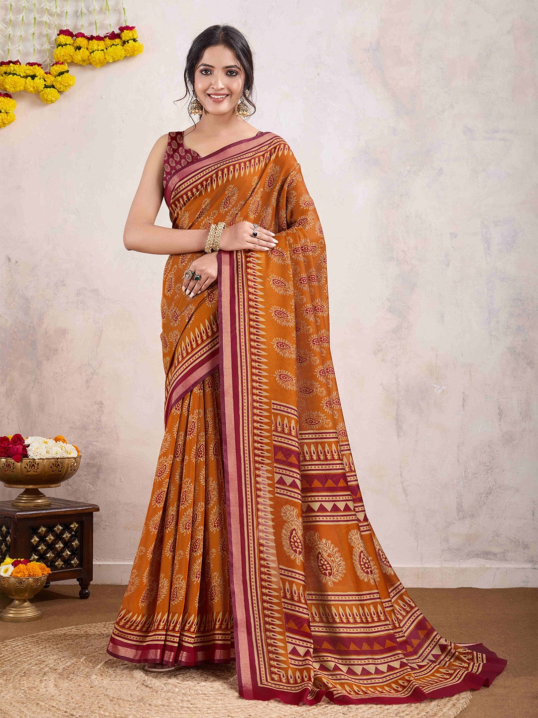 

Rekha Maniyar Ethnic Motifs Zari Pure Cotton Dabu Saree, Gold